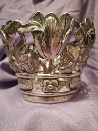 Antigua corona plata virgen flores