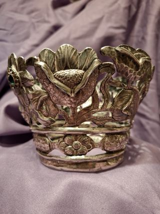 Antigua corona plata virgen flores