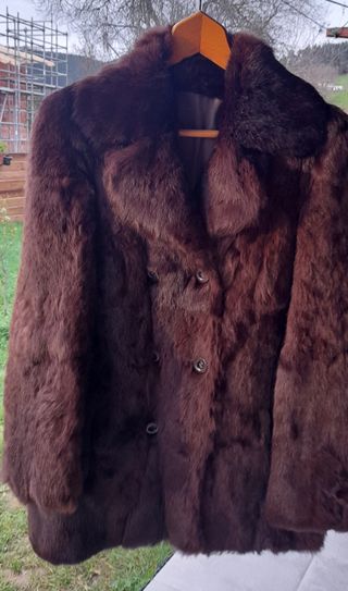 Chaqueta de piel de conejo marrón