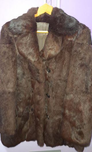 Chaqueta de piel de conejo marrón