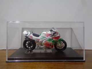 DUCATI DESMOSEDICI   HONDA RC45   HONDA RS125 1/24