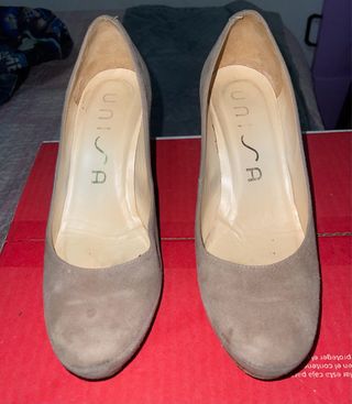 Zapatos de tacón Unisa ante beige