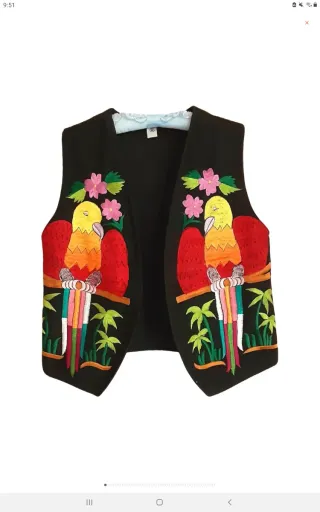 Chaleco bordado de loros y flores