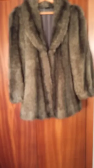 Chaquetón piel sintético mujer talla 46, muy bueno