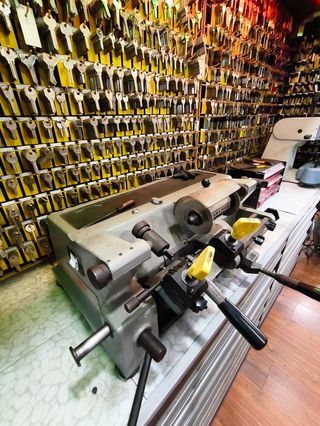 Venta TALLER REPARACIÓN DE CALZADO