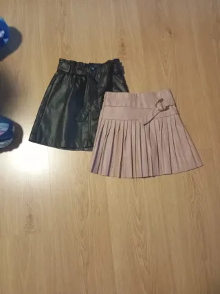 Faldas de polipiel (beige y negro) Talla 6-7 años