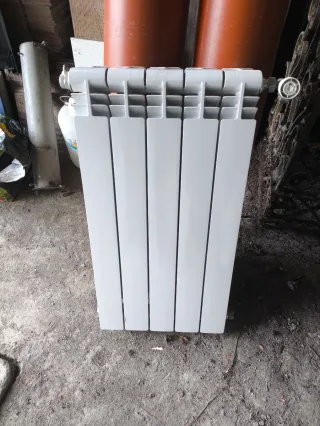 Radiadores de agua metal blancos