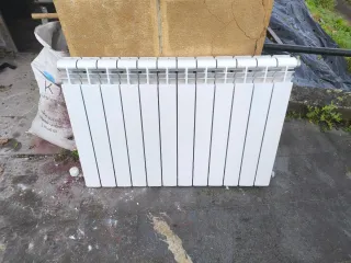 Radiadores de agua metal blancos