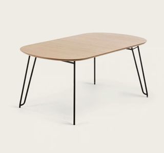 Mesa comedor Kave Home madera y metal.
