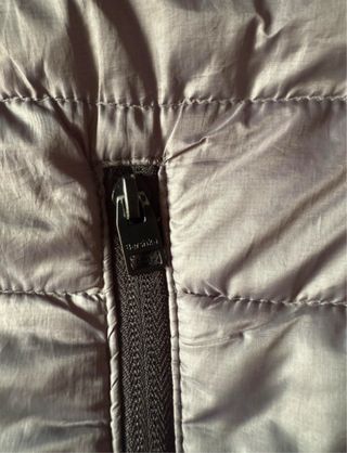 Abrigo Bershka gris con capucha Talla XL