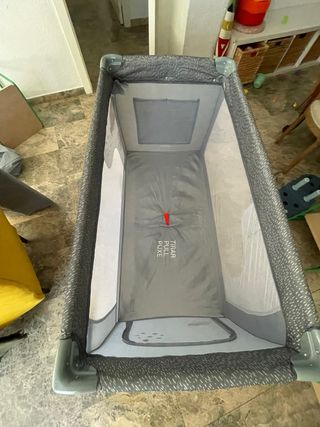 Cuna de viaje y parque infantil