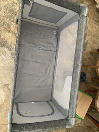 Cuna de viaje y parque infantil