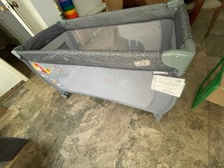 Cuna de viaje y parque infantil