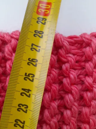 Toquilla bebé coral con borde blanco