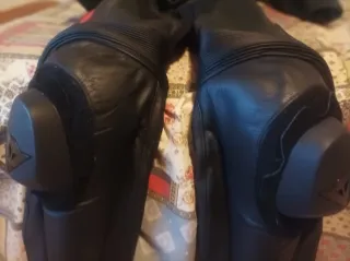 Mono Dainese 2 piezas Negro/Rojo