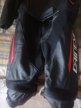 Mono Dainese 2 piezas Negro/Rojo
