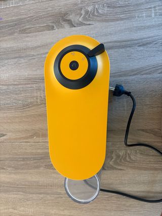 Cafetera Nespresso Amarilla y Negra