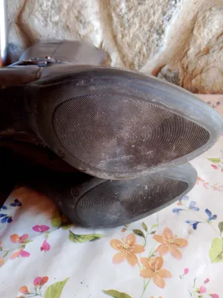 Stivali alti marroni con tacco