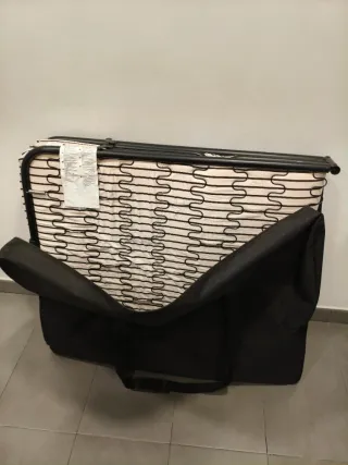 Cama plegable ligera con funda