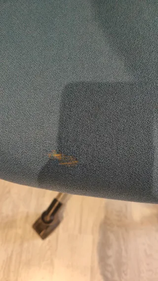 Silla de oficina azul y negra