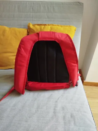 Mochila Joma roja con compartimento para botas