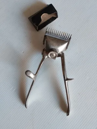 Máquina antigua de cortar pelo