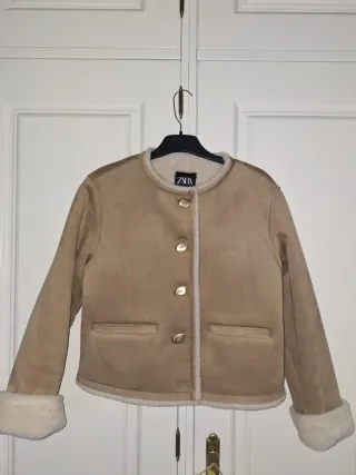 Chaqueta Zara corta beige