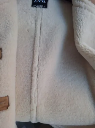 Chaqueta Zara corta beige