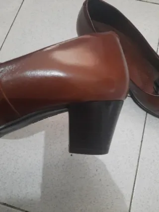 Zapatos de sirve  Marrones Tacón
