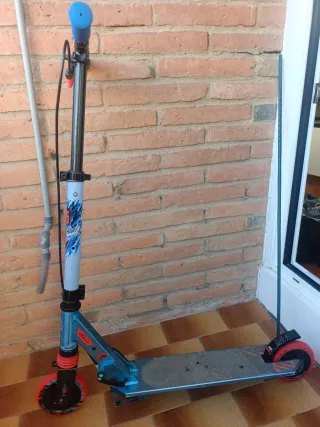 Patinete Oxelo azul y rojo