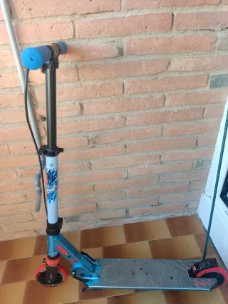 Patinete Oxelo azul y rojo