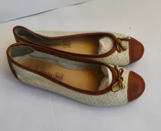 Manoletinas de piel beige y marrón