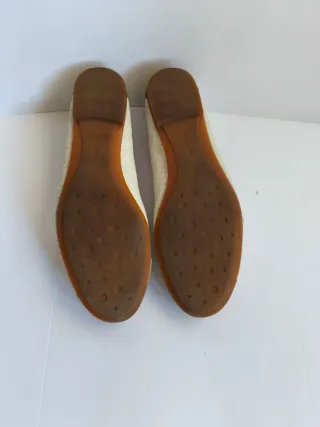 Manoletinas de piel beige y marrón