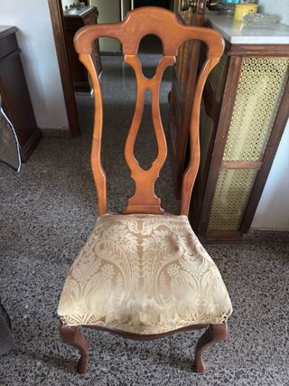 6 Sillas de Salón Madera (Necesitan ser tapizadas)