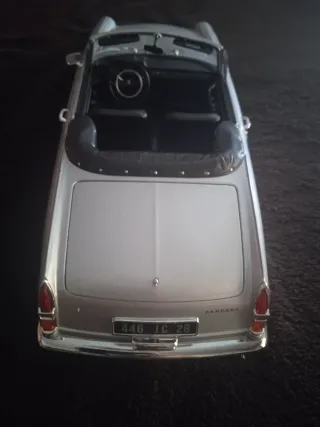 Maqueta Peugeot 404 Cabriolet 1:18 Norev