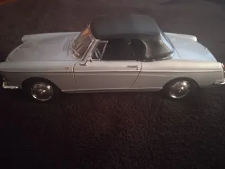 Maqueta Peugeot 404 Cabriolet 1:18 Norev