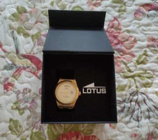 Reloj Lotus Dorado