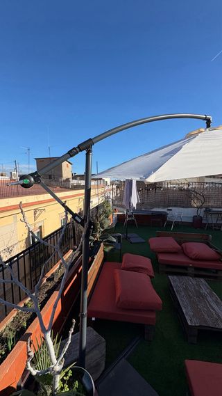 Parasol de jardín beige y gris