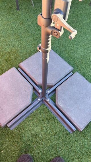 Parasol de jardín beige y gris