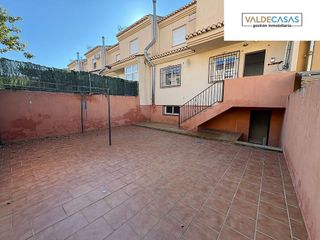 Casa adosada en venta en Residencial Triana - Barrio Alto en Gabias (Las)