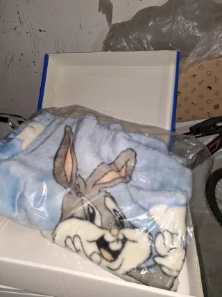 Manta infantil Bugs Bunny y Piolín
