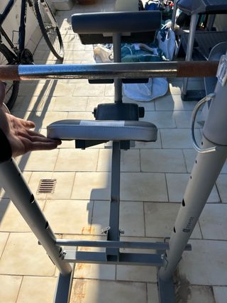 Banco de pesas Decathlon con barra y 2 discos