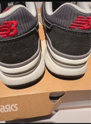 Zapatillas New Balance 997H Negras y Rojas