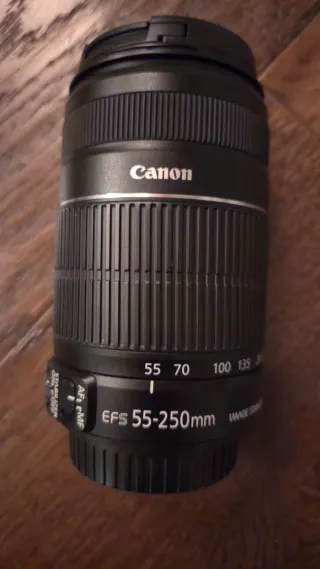 Macchina fotografica Canon con accessori