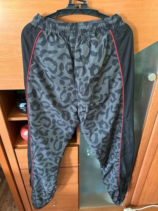 Pantalón deportivo ellesse estampado leopardo
