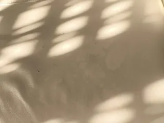 Sofá chaise longue de piel beige/blanco