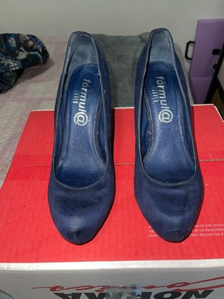 Zapatos de tacón azul marino
