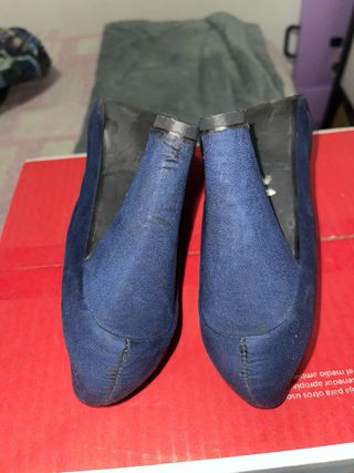 Zapatos de tacón azul marino