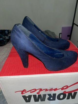 Zapatos de tacón azul marino