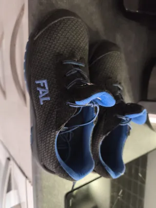 Zapatos FAL Talla 39 Negros y Azules